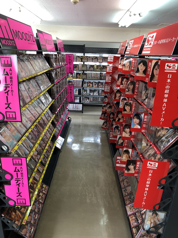 利根書店 加須店｜男のDVD333円～ 群馬・埼玉・栃木・茨城・長野で今日も元気に営業中。