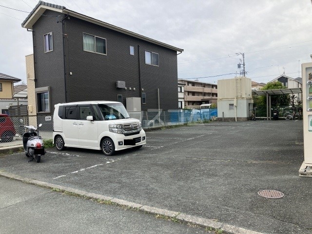 改装中の天竜川駅前ロータリが東側に移動して改札が新しくなってる。西側は工事の真っ最中 - 浜松つーしん